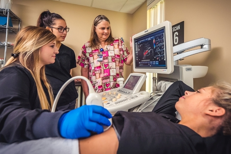 Nursing students - ultrasound